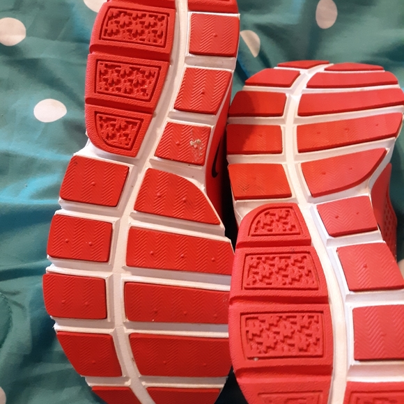 Nike - Picture 2 of 3